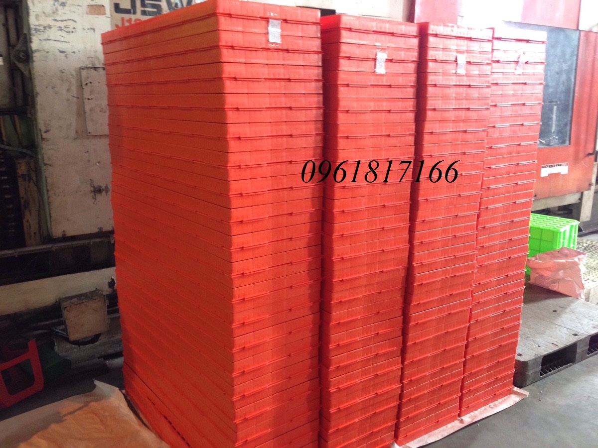 san-nhua-nuoi-heo-40-110-xep-chong